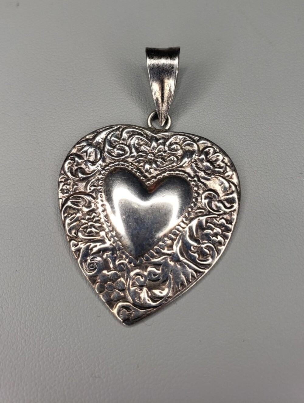 Intricate Heart Filigree Pendant Necklace - Silver Tone